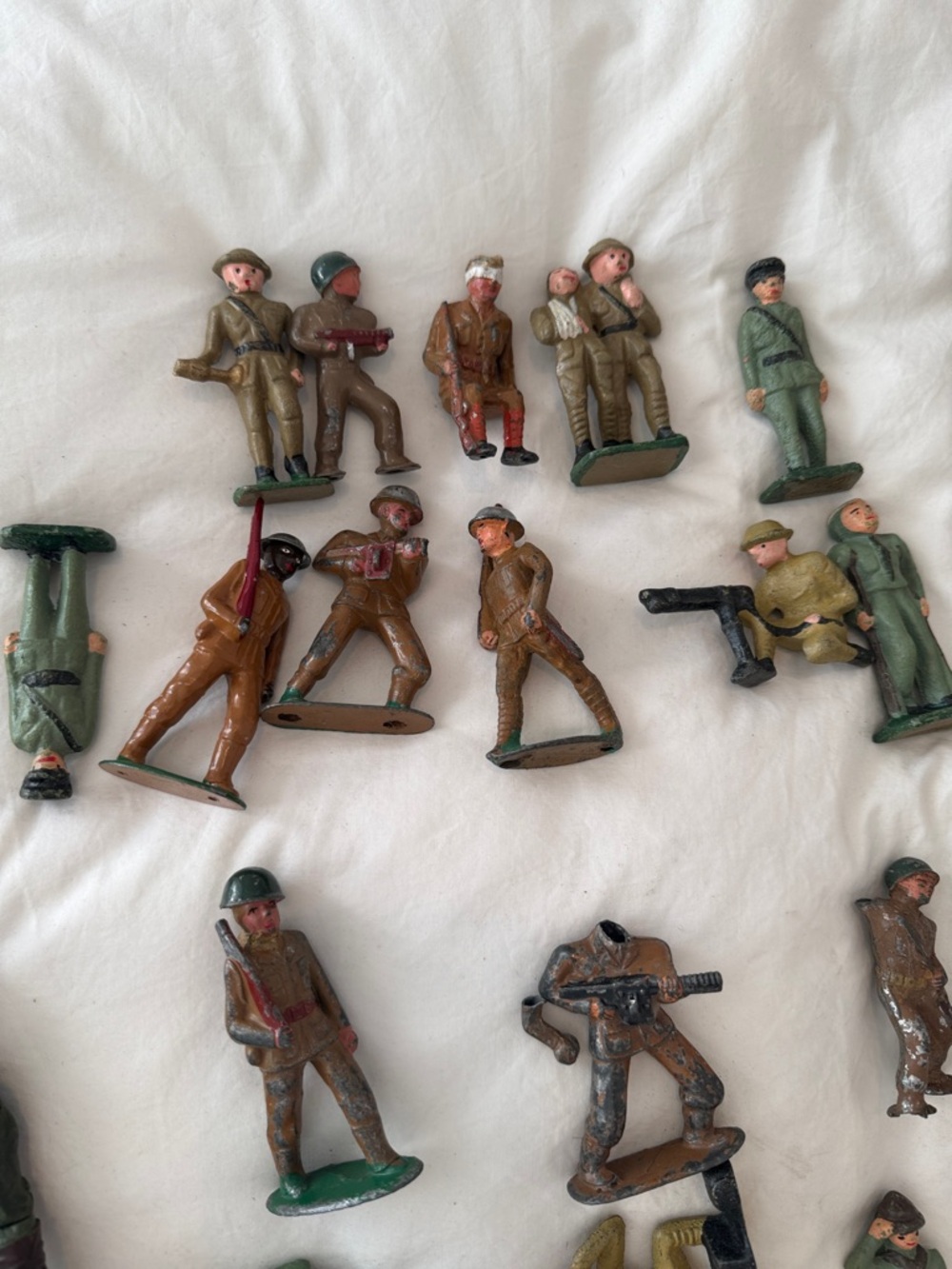 Vintage Metal Toy Soldier Lot with Ray Gun - Green and Brown - Picture 2 of 8